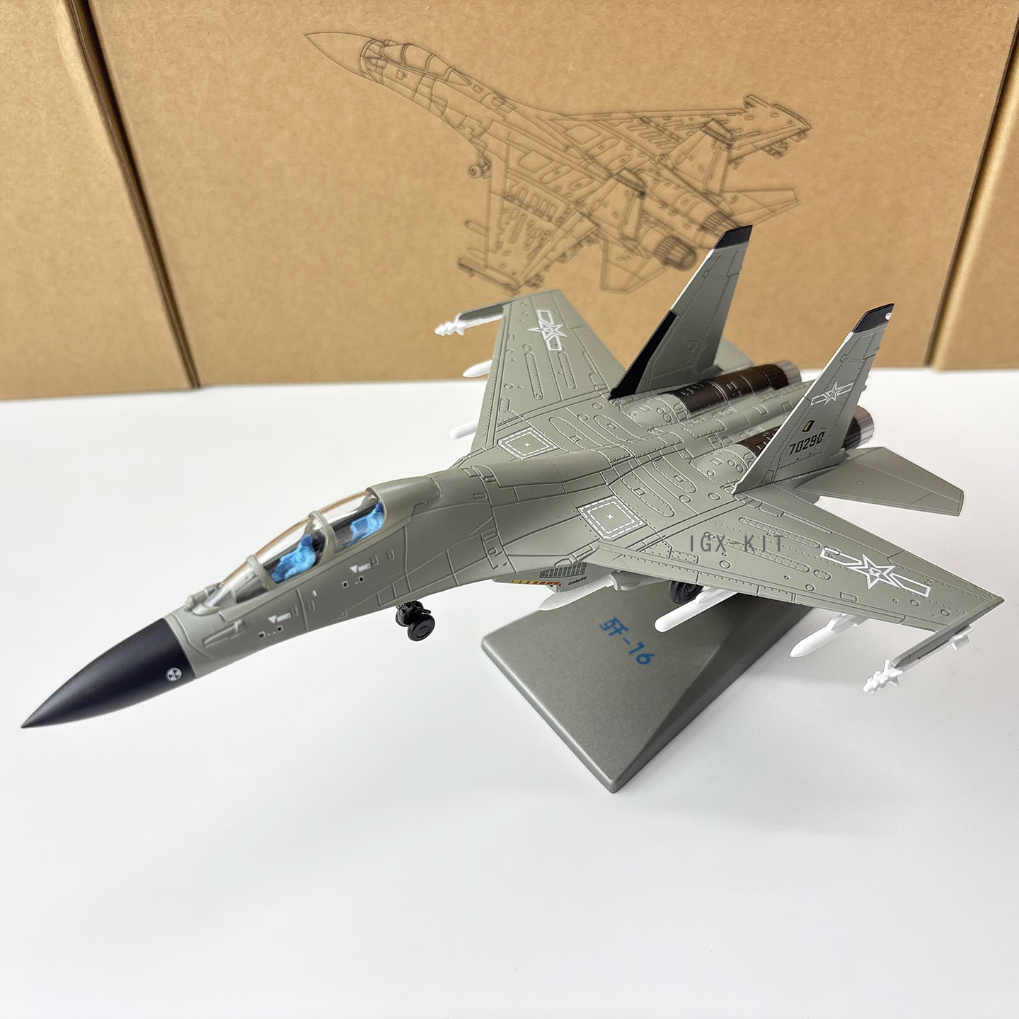 Scala 1:100 China Air Force J1 - Model Kit Simulator recensione e prezzo